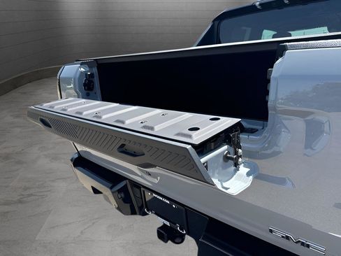 New 2025 GMC Hummer EV 3X w/ LPO, Illumination Package image 10