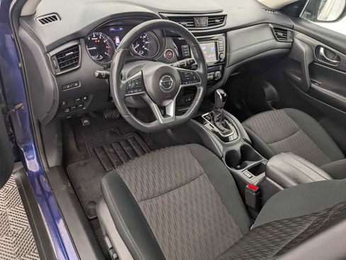 Used 2018 Nissan Rogue SV AWD/4WD image 2