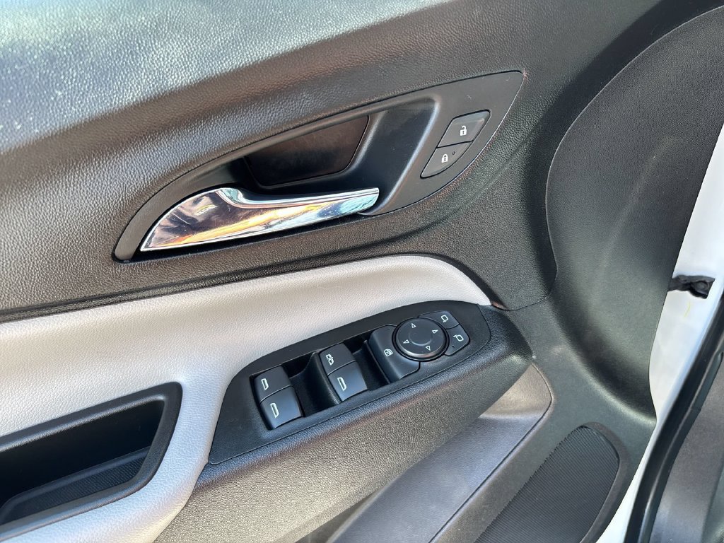 Used 2020 Chevrolet Equinox LS FWD image 13