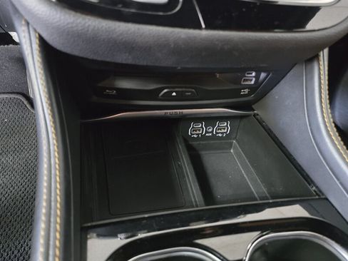 Used 2022 Chrysler Pacifica Pinnacle FWD image 26