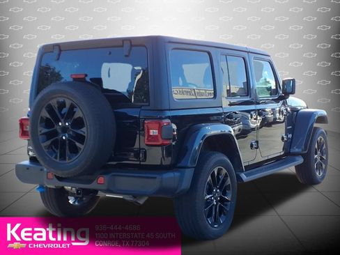 Used 2022 Jeep Wrangler Unlimited Sahara AWD/4WD image 6
