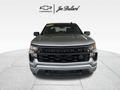 Used 2025 Chevrolet Silverado 1500 Custom image 3