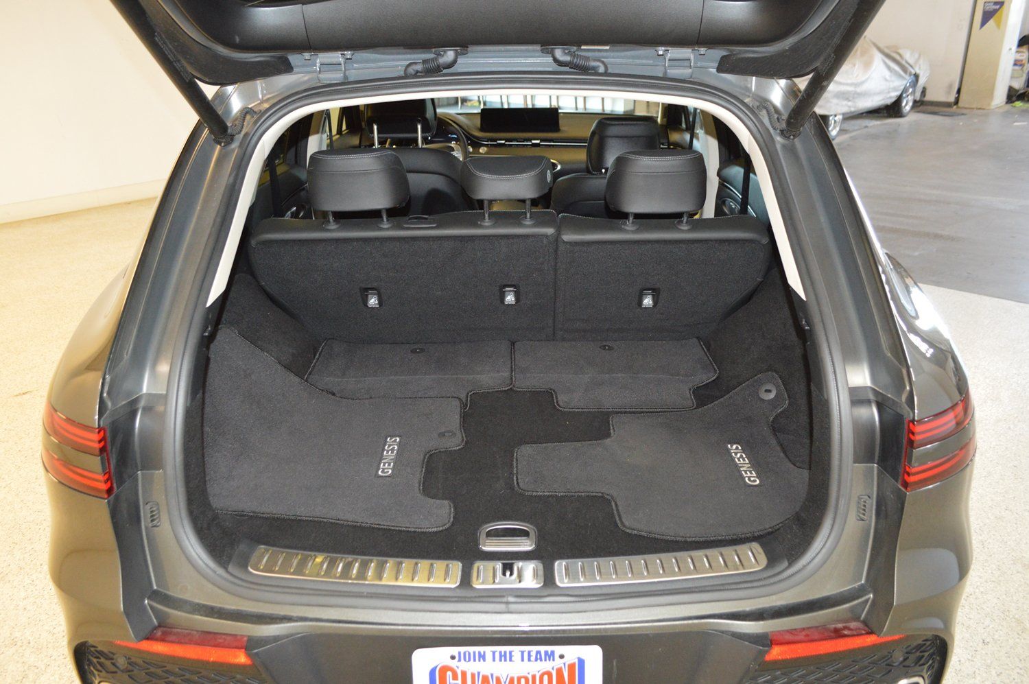 Used 2025 Genesis GV70 2.5T AWD/4WD image 13