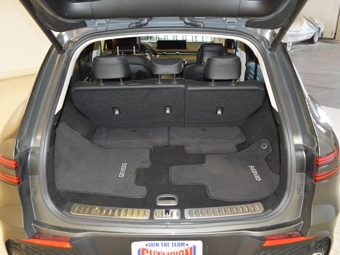 Used 2025 Genesis GV70 2.5T AWD/4WD image 13