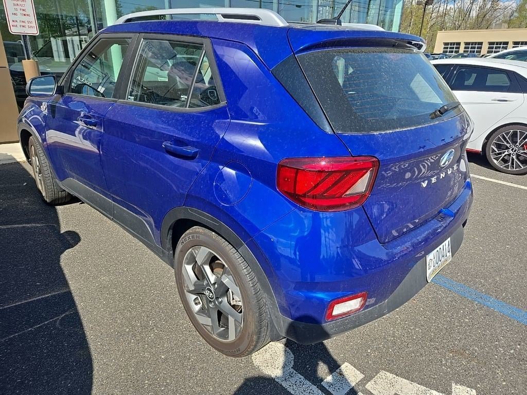 Certified 2023 Hyundai Venue Limited FWD image 7