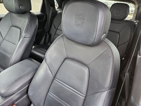 Used 2020 Porsche Cayenne image 6
