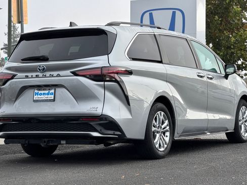 Used 2023 Toyota Sienna XSE image 8
