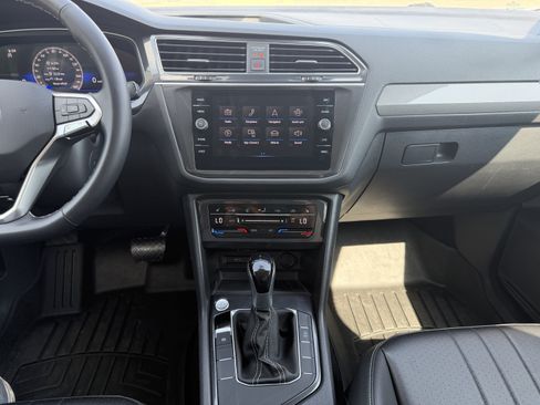 Used 2024 Volkswagen Tiguan SE FWD image 20