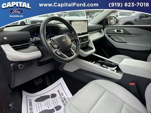Certified 2025 Ford Explorer Platinum w/ Ultimate Package image 18