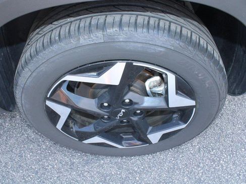 Used 2024 Kia Seltos EX image 7