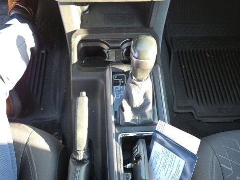 Used 2016 Toyota Tacoma 4x4 Double Cab image 17