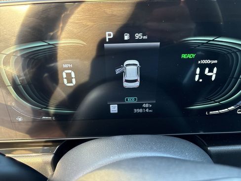 Used 2023 Kia Niro EX Touring image 16