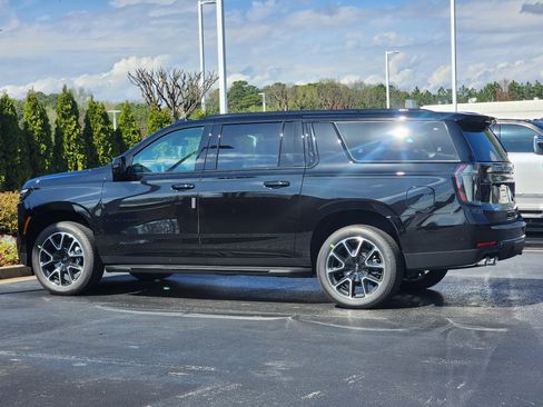 New 2026 Chevrolet Suburban RST image 9