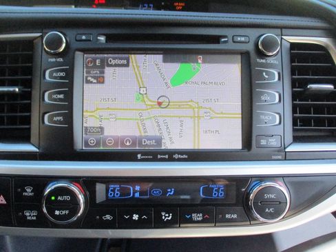 Used 2019 Toyota Highlander XLE image 17