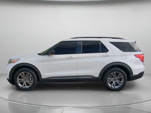 Certified 2022 Ford Explorer XLT w/ Equipment Group 202A RWD image 16