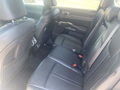 Used 2024 Kia Sorento S image 11