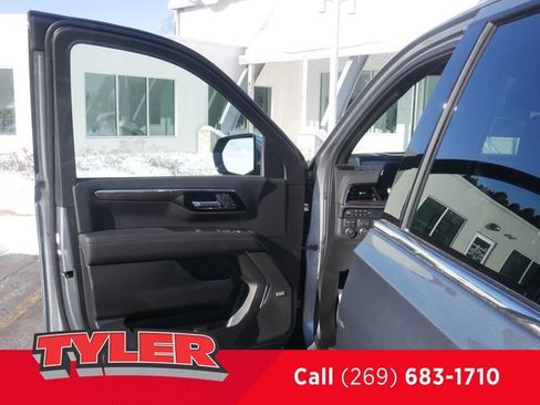 New 2026 Chevrolet Suburban Premier w/ Sun And Tow Package AWD/4WD image 20