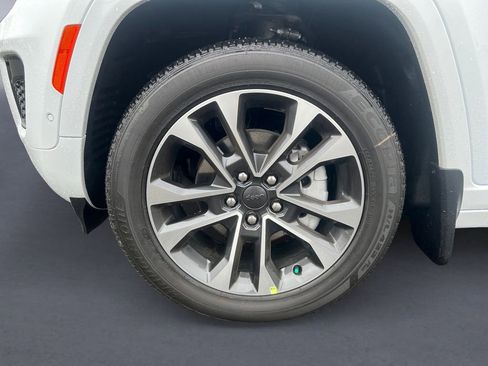 New 2025 Jeep Grand Cherokee Overland w/ Adv Protech Group III image 10