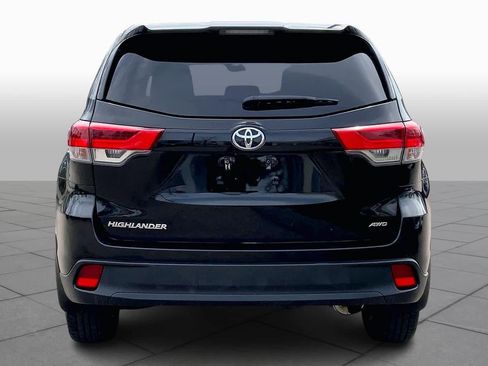 Used 2018 Toyota Highlander LE AWD/4WD image 5