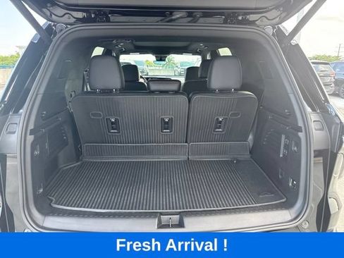 Used 2026 Chevrolet Traverse RS w/ LPO, Floor Liner Package FWD image 5