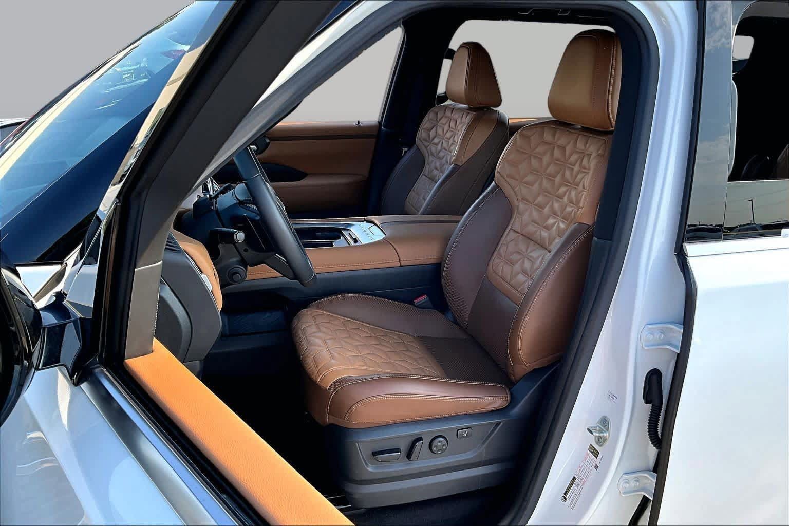Used 2025 Nissan Armada Platinum Reserve RWD image 7