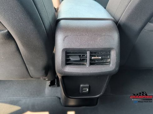 Used 2019 Chevrolet Equinox LT FWD image 18