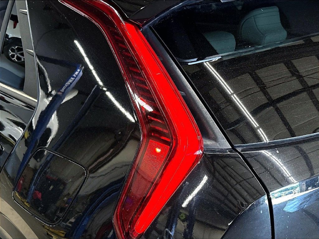 Certified 2023 Kia Niro EX Touring FWD image 28