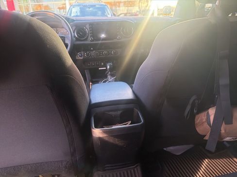 Used 2022 Toyota Tacoma TRD Off-Road w/ Technology Package image 12