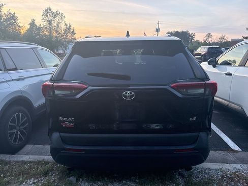 Used 2020 Toyota RAV4 LE image 3