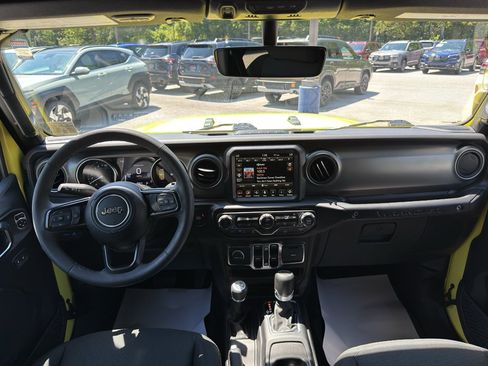 Used 2023 Jeep Wrangler Unlimited w/ Sun & Screen Package AWD/4WD image 13