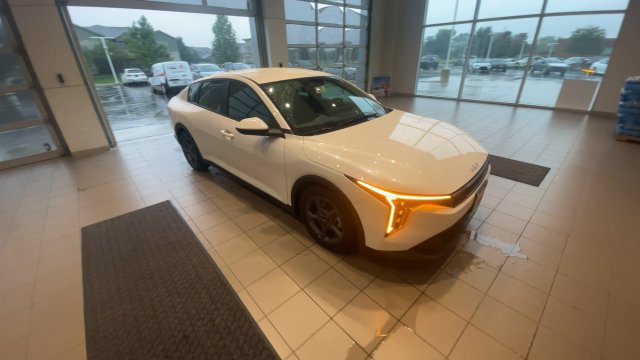 Used 2025 Kia K4 FWD image 4
