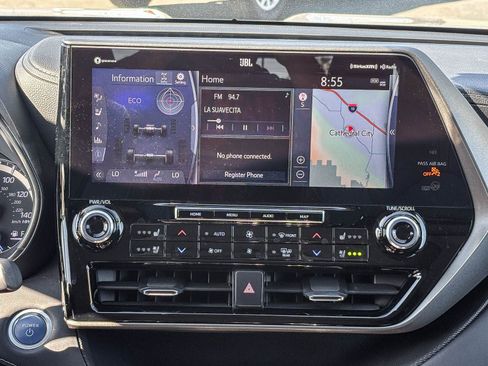 Used 2021 Toyota Highlander Limited AWD/4WD image 16