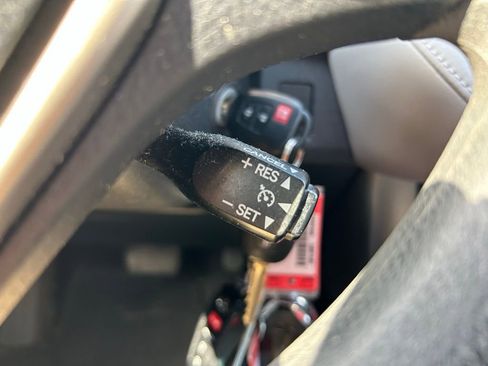 Used 2013 Toyota RAV4 XLE FWD image 22