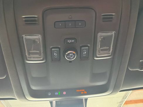 Used 2021 Chevrolet Suburban Z71 w/ Z71 Off-Road Package AWD/4WD image 33
