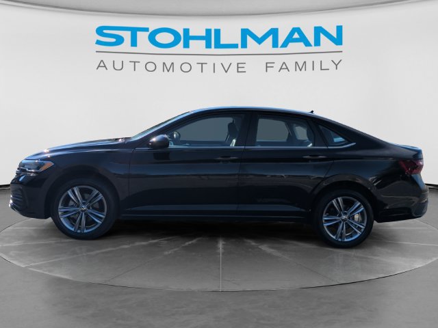 Certified 2023 Volkswagen Jetta SE w/ Panoramic Sunroof Package FWD image 8
