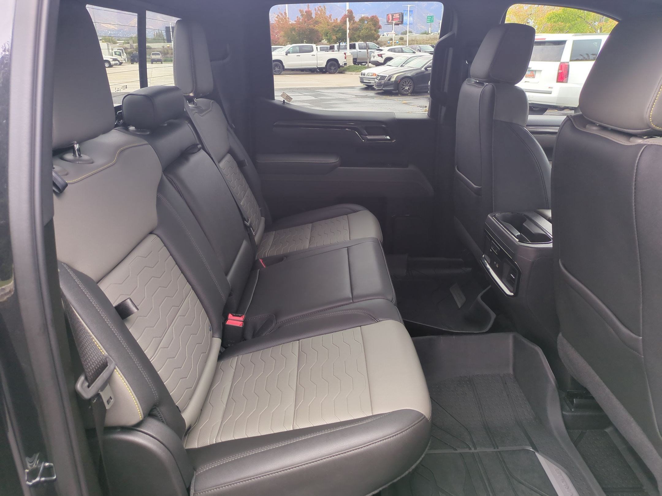 Used 2022 Chevrolet Silverado 1500 ZR2 w/ Technology Package AWD/4WD image 28