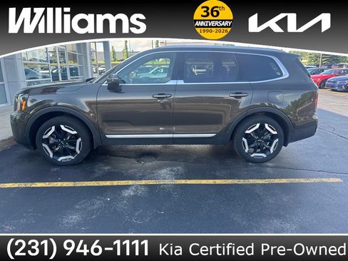 Used 2024 Kia Telluride EX w/ EX Captain's Chair Package AWD/4WD image 1