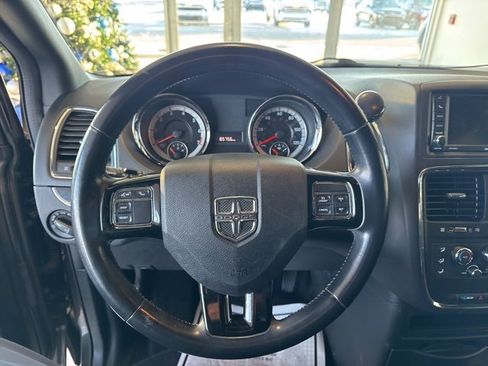Used 2020 Dodge Grand Caravan SE image 11