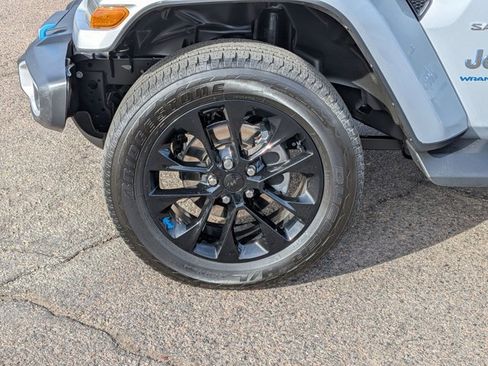 Used 2023 Jeep Wrangler Sahara w/ Cold Weather Group image 9