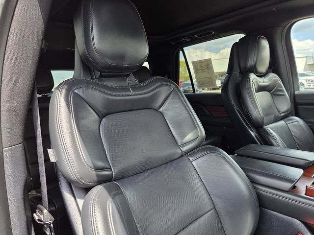 Used 2023 Lincoln Navigator Reserve AWD/4WD image 32