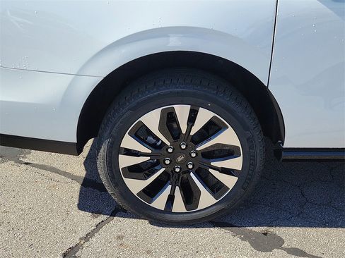 New 2025 Ford Expedition Max Platinum w/ Driver's Package image 7