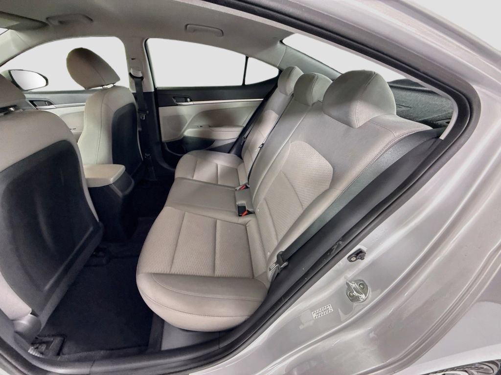 Used 2019 Hyundai Elantra SE FWD image 21