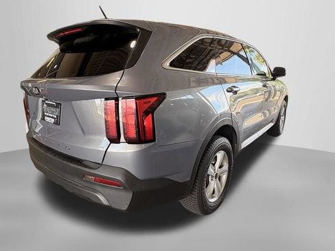 Used 2021 Kia Sorento LX AWD/4WD image 6