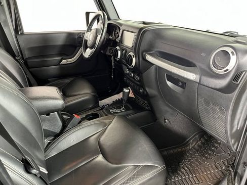 Used 2016 Jeep Wrangler Unlimited Rubicon AWD/4WD image 42