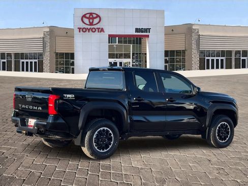 Used 2024 Toyota Tacoma TRD Off-Road image 4