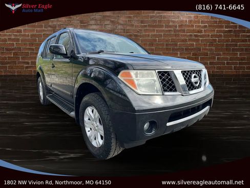 Used 2005 Nissan Pathfinder LE image 5
