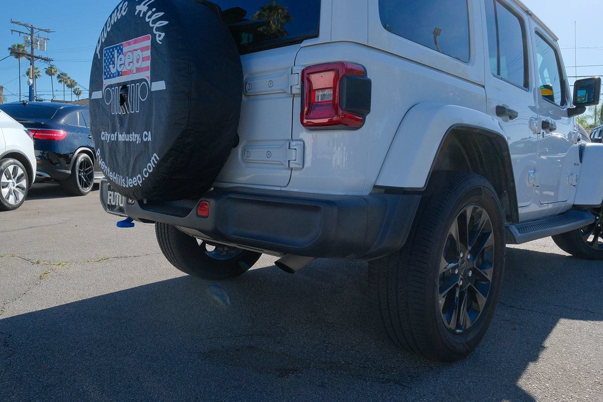 Used 2022 Jeep Wrangler Unlimited Sahara w/ Cold Weather Group AWD/4WD image 33