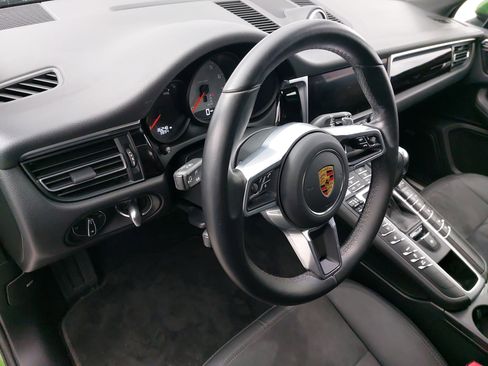 Certified 2021 Porsche Macan S image 4