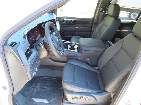 New 2026 Chevrolet Suburban LT w/ Comfort Package AWD/4WD image 25