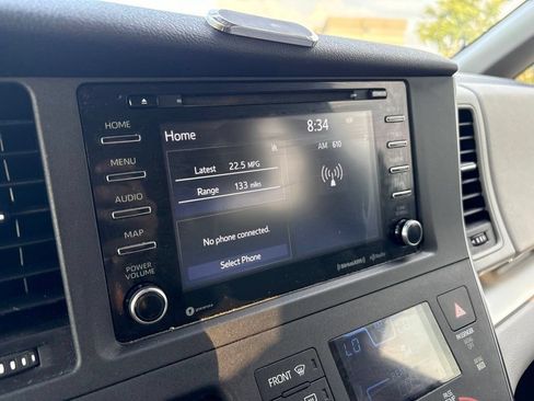Used 2019 Toyota Sienna LE AWD/4WD image 23